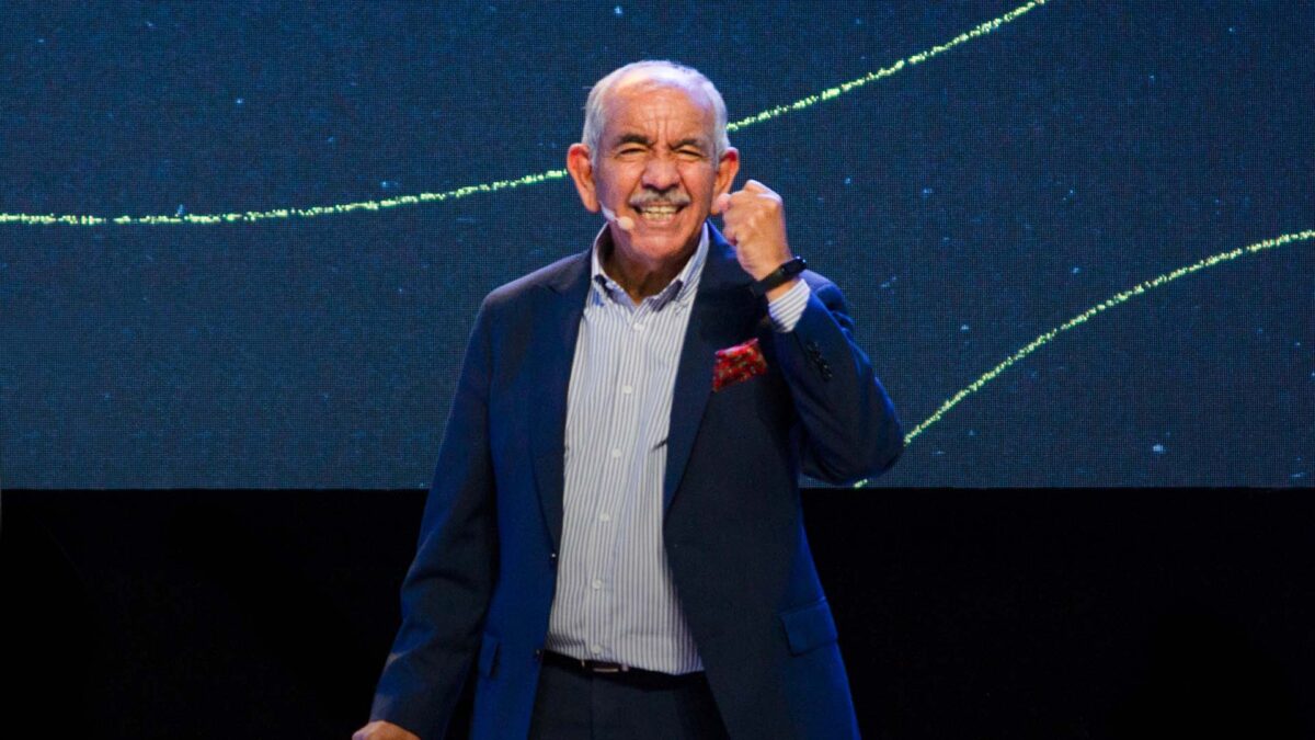 No se apartaba del templo