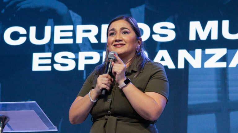 Cuerpos muertos, esperanza viva