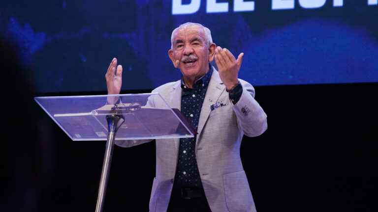 Recibiendo el óleo del Espíritu Santo