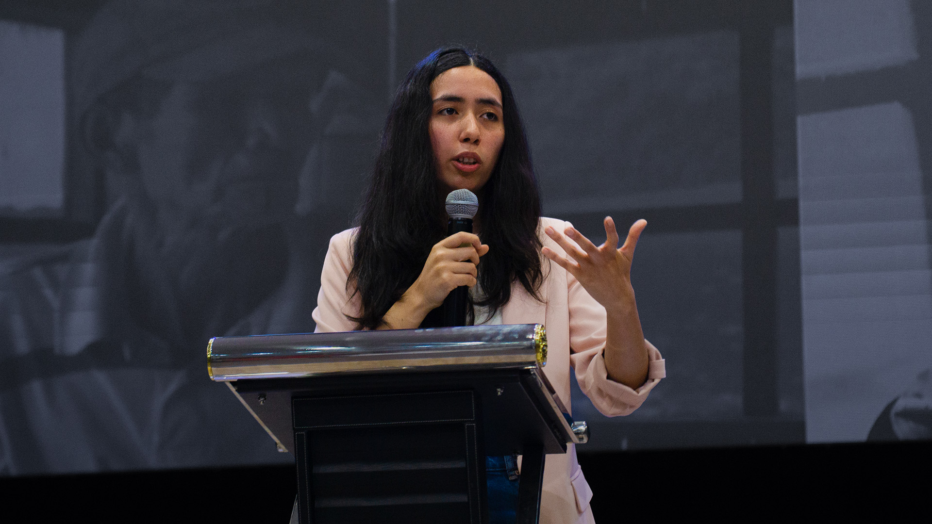 Él es quien promete y cumple